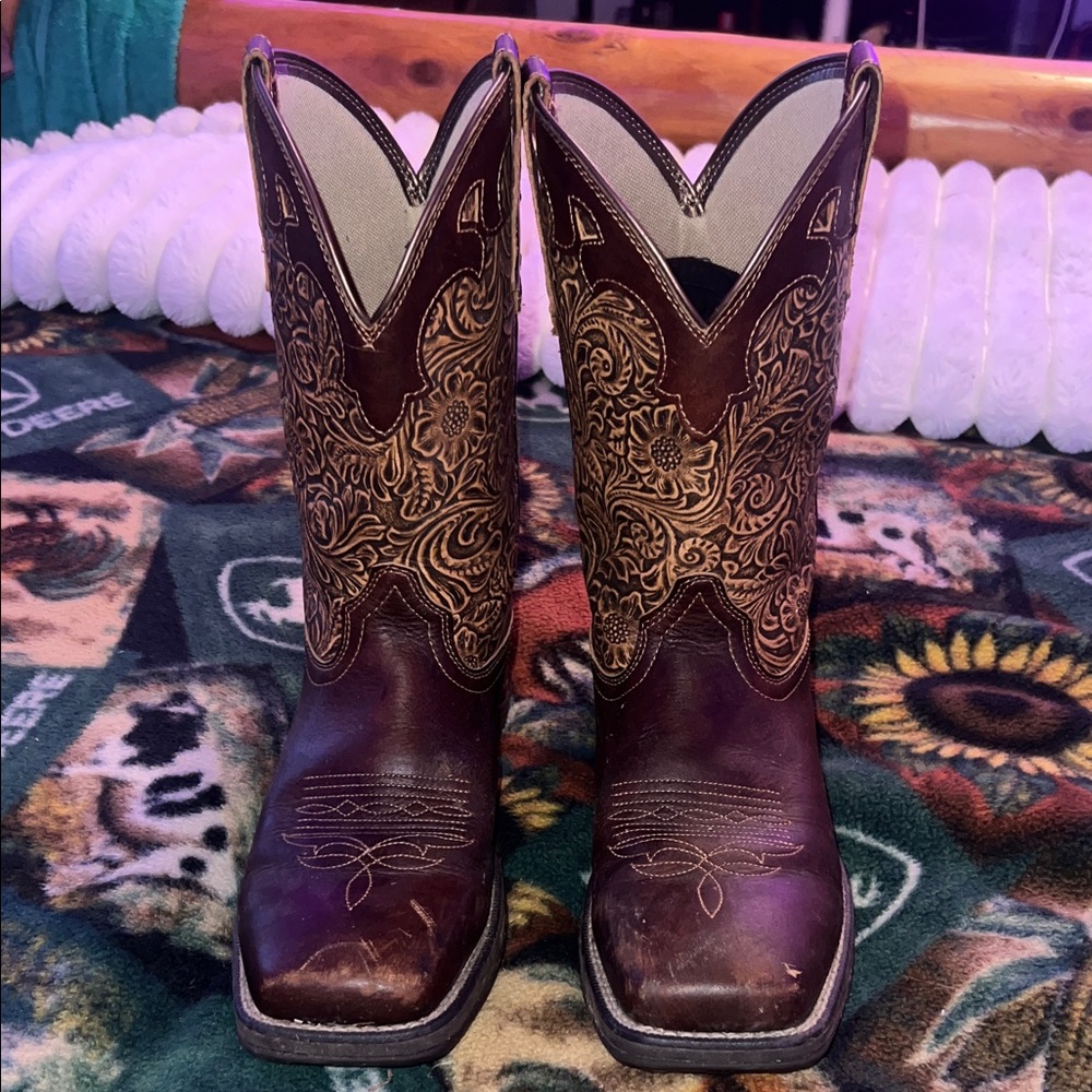 Ariat Women’s Brown Western Cowboy Boots with Embroidered Design